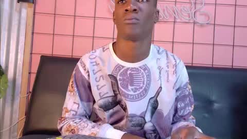 Snapshot of martin_killer chatting on 10/29/25, 01:30 Martin online show from 10/29/25, 01:30