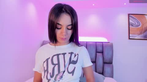 Snapshot of martina_mancinii chatting on 02/04/25, 12:00 Martina online show from 02/04/25, 12:00