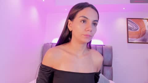 Snapshot of martina_mancinii chatting on 02/05/25, 12:17 Martina online show from 02/05/25, 12:17
