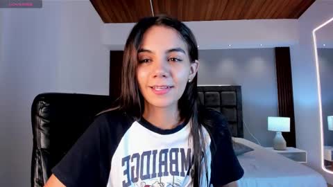 Snapshot of martina_mancinii chatting on 02/21/25, 07:10 Martina online show from 02/21/25, 07:10