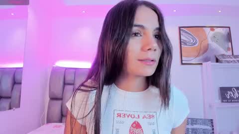 Snapshot of martina_mancinii chatting on 09/17/25, 12:18 Martina online show from 09/17/25, 12:18