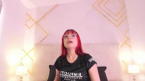 Snapshot of martinaa_garcia chatting on 11/17/25, 08:03 Martina online show from 11/17/25, 08:03