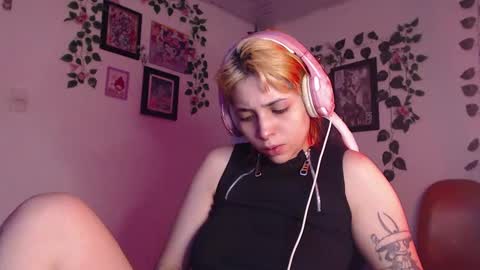 Snapshot of mary_janness chatting on 12/18/24, 04:20 100 online show from 12/18/24, 04:20
