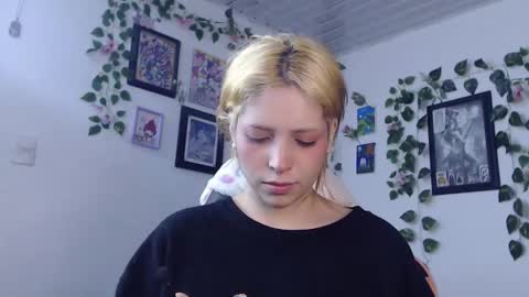 Snapshot of mary_janness chatting on 01/12/25, 05:03 100 online show from 01/12/25, 05:03