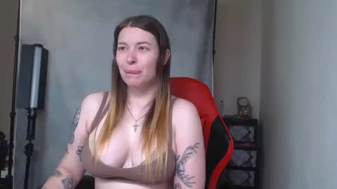 MaryHotLoves online show from 10/21/25, 08:59