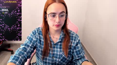 Dulce Maria online show from 01/06/25, 03:20