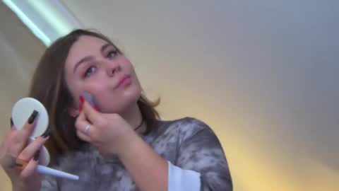 Snapshot of marymurrays chatting on 11/12/25, 06:47 MaryMurrays online show from 11/12/25, 06:47