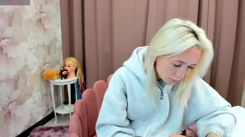 Luucy UTC1 Mon Tue Wed Thu Fri 0500-1130 online show from 10/14/25, 02:56