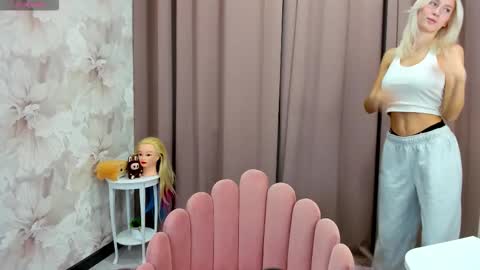 Luucy UTC1 Mon Tue Wed Thu Fri 0500-1130 online show from 10/16/25, 02:56