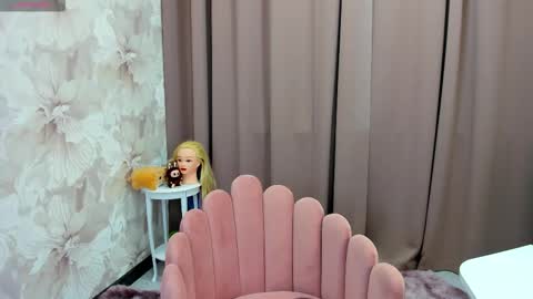 Luucy UTC1 Mon Tue Wed Thu Fri 0500-1130 online show from 10/20/25, 02:45