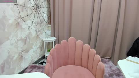 Luucy UTC1 Mon Tue Wed Thu Fri 0500-1130 online show from 10/31/25, 03:18