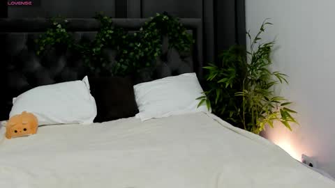 Luucy UTC1 Mon Tue Wed Thu Fri 0500-1130 online show from 11/13/25, 02:32