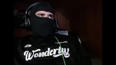 Snapshot of maskedman231 chatting on 11/14/25, 08:57 MaskedMan online show from 11/14/25, 08:57