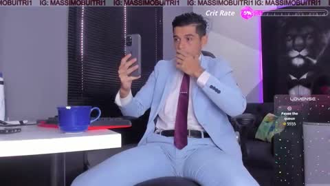 Snapshot of massimo_g chatting on 09/28/25, 01:38 I am Massimo online show from 09/28/25, 01:38