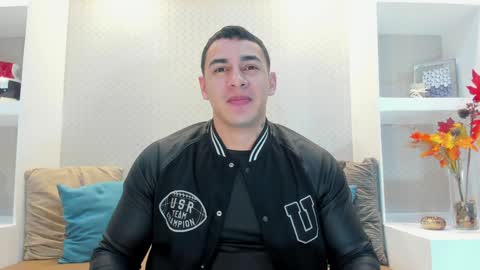 Snapshot of massimocontie_ chatting on 01/02/25, 12:46 Massimo Contie online show from 01/02/25, 12:46