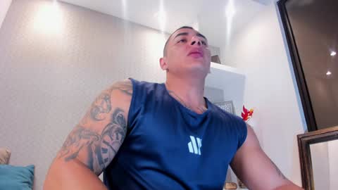 Snapshot of massimocontie_ chatting on 01/15/25, 01:20 Massimo Contie online show from 01/15/25, 01:20