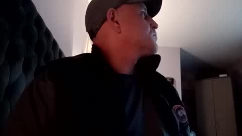 Snapshot of massivecock1980604187 chatting on 10/19/25, 03:01 massivecock1980604187 online show from 10/19/25, 03:01