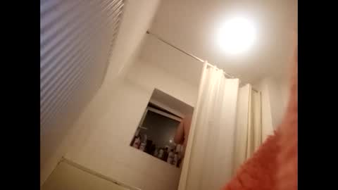 Snapshot of massivecock1980604187 chatting on 11/17/25, 09:42 massivecock1980604187 online show from 11/17/25, 09:42