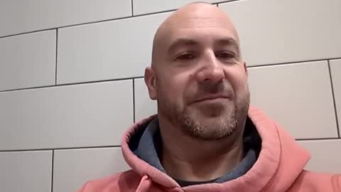 Snapshot of masterclass69er chatting on 10/23/25, 09:52 Bob online show from 10/23/25, 09:52