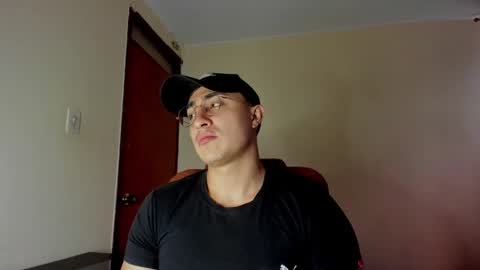 Snapshot of masterfiterotic chatting on 02/13/25, 10:33 masterfiterotic online show from 02/13/25, 10:33