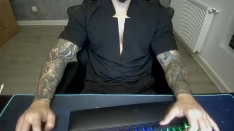 Snapshot of masterkingmuscle chatting on 12/20/24, 09:06 masterkingmuscle online show from 12/20/24, 09:06