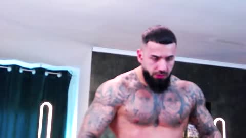 Snapshot of masterkingofmuscle chatting on 02/04/25, 01:16 masterkingofmuscle online show from 02/04/25, 01:16