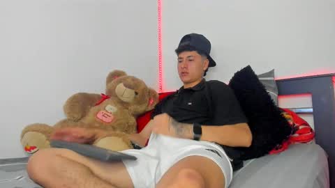 mateo_escobar online show from 10/21/25, 12:55