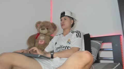 mateo_escobar online show from 11/03/25, 05:03