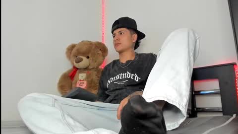 mateo_escobar online show from 11/08/25, 09:35