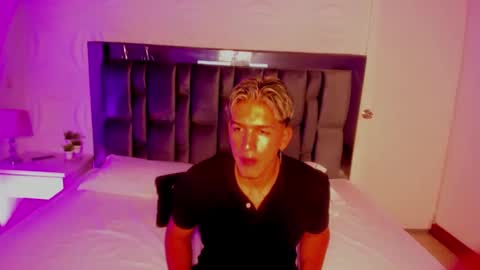 Snapshot of mathiastaylorr chatting on 10/20/25, 07:36 MathiasTaylor online show from 10/20/25, 07:36