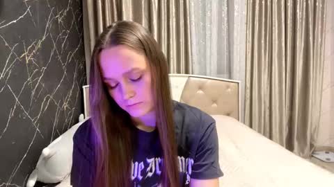Snapshot of mathildeleimbach chatting on 09/21/25, 06:09 Anny Simpson online show from 09/21/25, 06:09