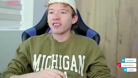 Snapshot of mathwx_ chatting on 10/29/25, 11:23 Alejandro Alex online show from 10/29/25, 11:23