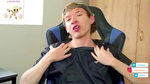 Snapshot of mathwx_ chatting on 10/30/25, 12:39 Alejandro Alex online show from 10/30/25, 12:39