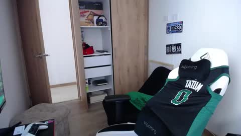 matias online show from 11/09/25, 03:32