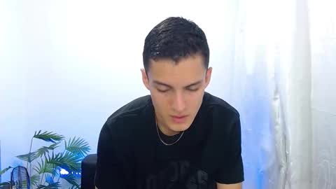 Snapshot of matiius18 chatting on 09/17/25, 02:19 Matias online show from 09/17/25, 02:19