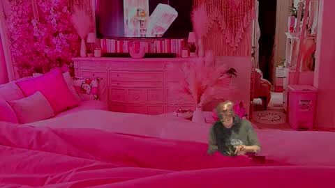 Snapshot of matrixprincess chatting on 10/27/25, 09:30 MOLLY MILLS online show from 10/27/25, 09:30