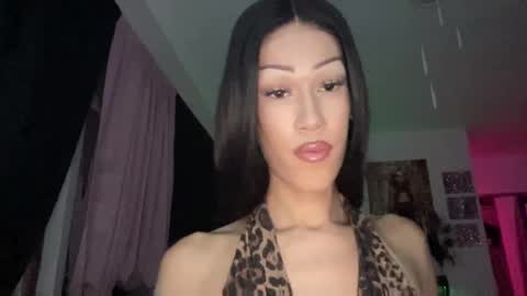 Snapshot of matrixprincess chatting on 11/08/25, 03:50 MOLLY MILLS online show from 11/08/25, 03:50