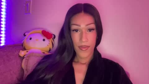 Snapshot of matrixprincess chatting on 11/10/25, 03:49 MOLLY MILLS online show from 11/10/25, 03:49