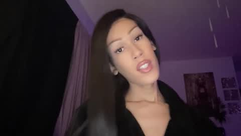 Snapshot of matrixprincess chatting on 11/23/25, 05:07 MOLLY MILLS online show from 11/23/25, 05:07