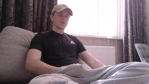 Snapshot of matt_aniston chatting on 03/08/25, 11:58 Matt online show from 03/08/25, 11:58