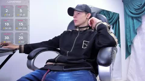 Snapshot of matthewboy_ chatting on 01/23/25, 05:35 MatthewBoy online show from 01/23/25, 05:35