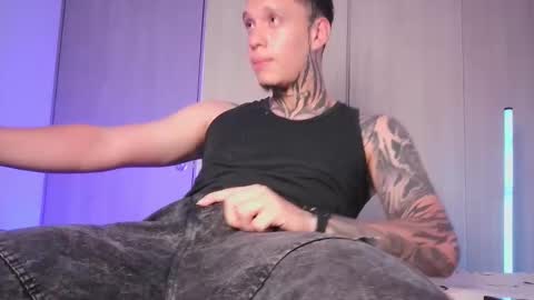 Snapshot of matthewjones1 chatting on 11/10/25, 05:12 Matt online show from 11/10/25, 05:12