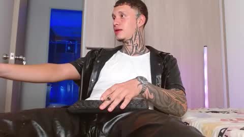 Snapshot of matthewjones1 chatting on 11/22/25, 12:53 Matt online show from 11/22/25, 12:53