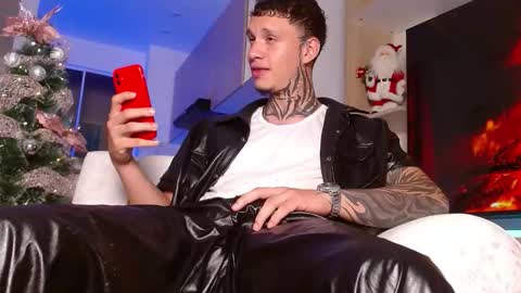 Snapshot of matthewjones1 chatting on 11/29/25, 12:35 Matt online show from 11/29/25, 12:35