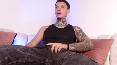 Snapshot of matthewjones1 chatting on 11/29/25, 05:16 Matt online show from 11/29/25, 05:16