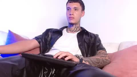 Snapshot of matthewjones1 chatting on 11/30/25, 06:12 Matt online show from 11/30/25, 06:12