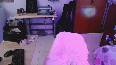 mattilda_18 online show from 11/18/25, 10:03