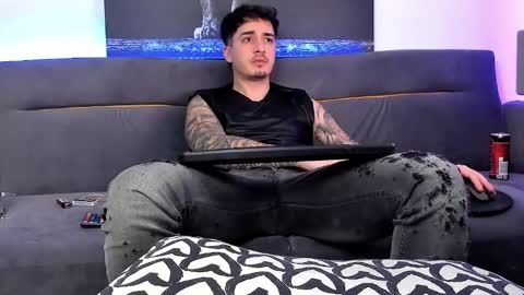 Snapshot of mattytwink69 chatting on 12/21/24, 08:28 Matt online show from 12/21/24, 08:28