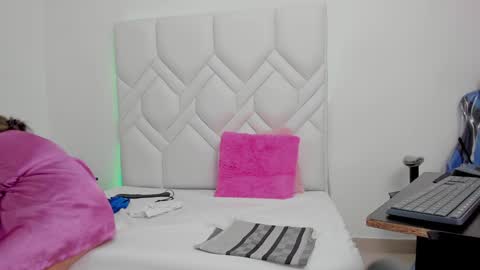 ISABEL online show from 01/21/25, 02:43