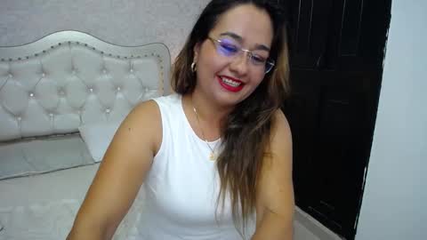 Snapshot of mature_marve chatting on 11/20/25, 01:11 Marve online show from 11/20/25, 01:11